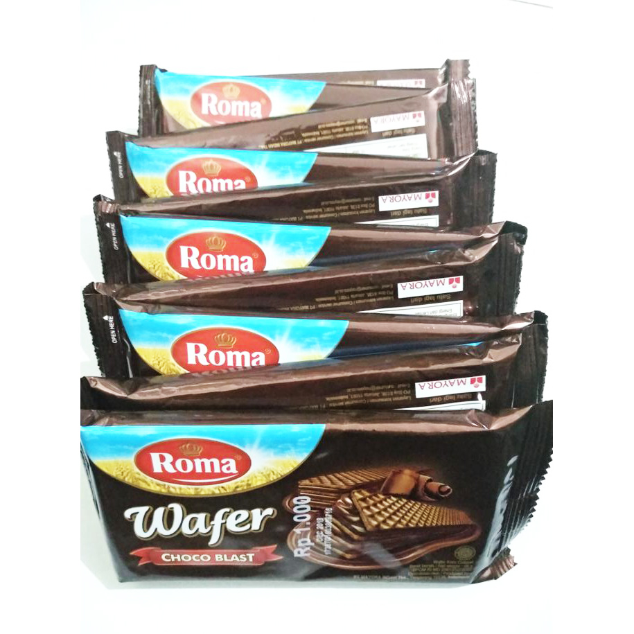 Roma Wafer Choco Blast Plastic Pack 28 G Karton Isi 10