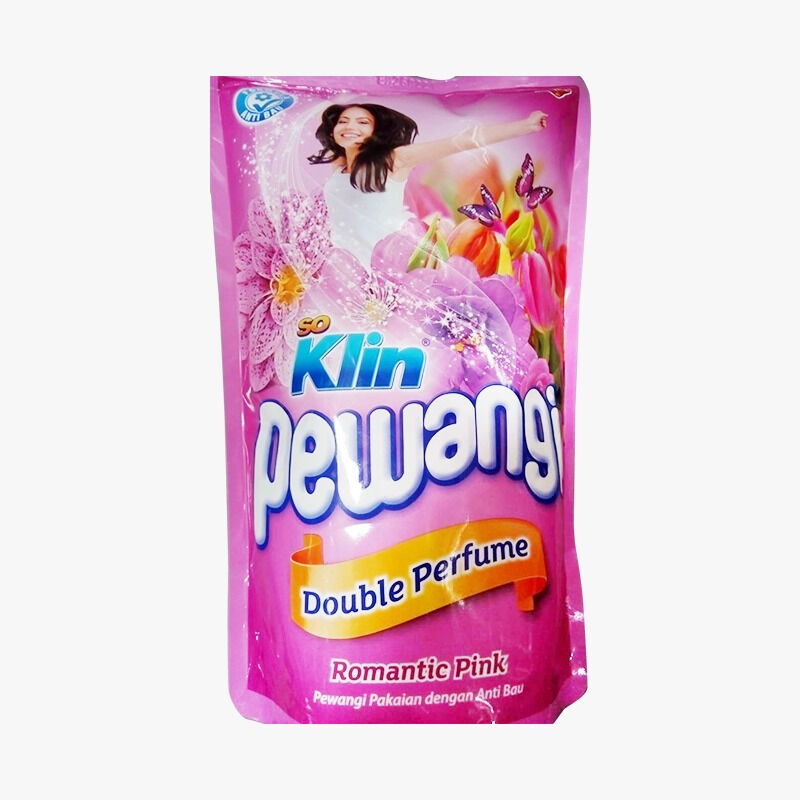 Soklin Pewangi Pouch 900 Ml Pink